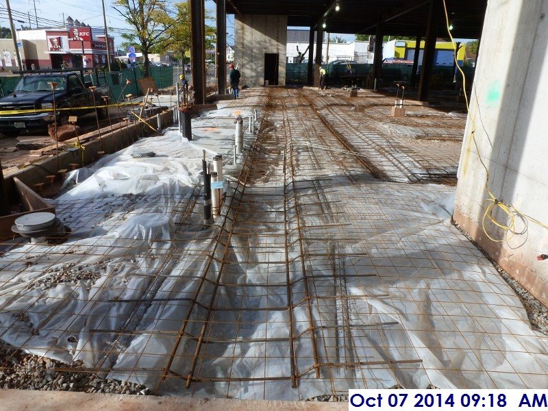 Finished installing wire mesh at the slab on grade Facing West (800x600)